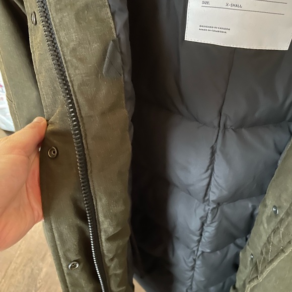 Aritzia Parka - Picture 4 of 4